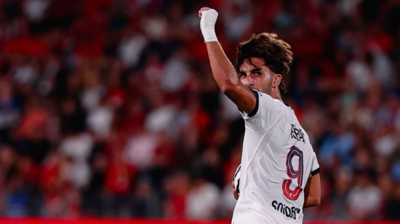 Pasaules kausa varoņa Torresa divi vārti glābj PSG no zaudējuma pirmajā kārtā