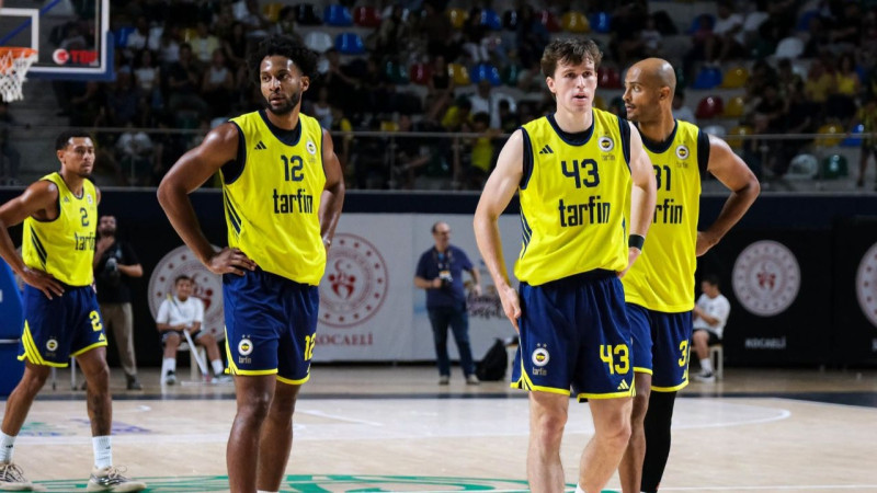 "Fenerbahce" svaigi nokomplektētais sastāvs pirmajā pārbaudē paklūp