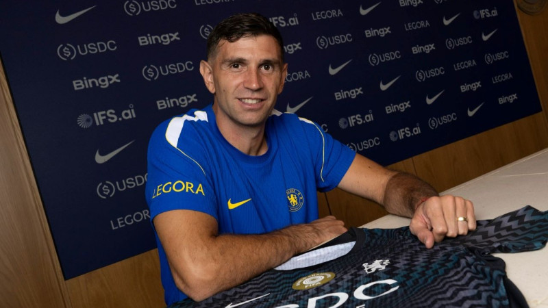 Oficiāli: Martiness noslēdz sešu gadu posmu "Aston Villa" un pievienojas "Chelsea"