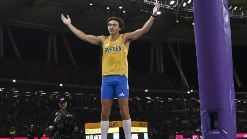 Duplantis triumfē pirmajās "Ultimate Championship" sacensībās