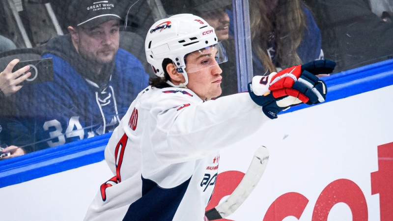 Vašingtonas "Capitals" pēdējā brīdī vienojas par 84 un 50,8 miljonu līgumiem