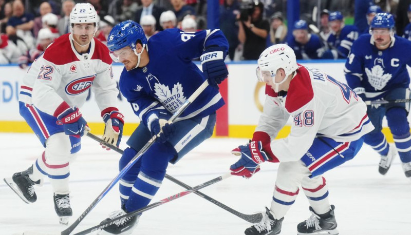 Bļugers debitē "Maple Leafs", piedaloties senākajā NHL derbijā